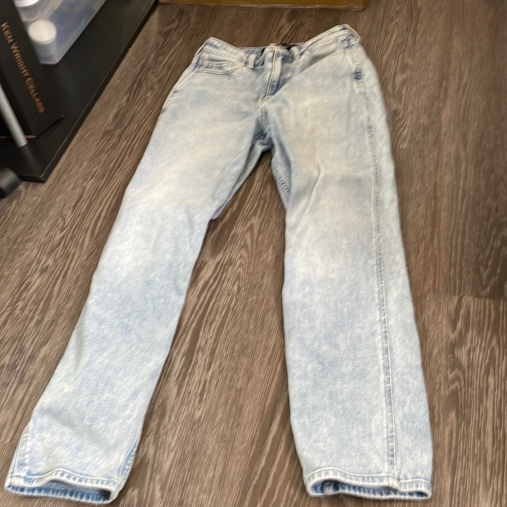 Hollister Ultra High Rise Mom Jeans